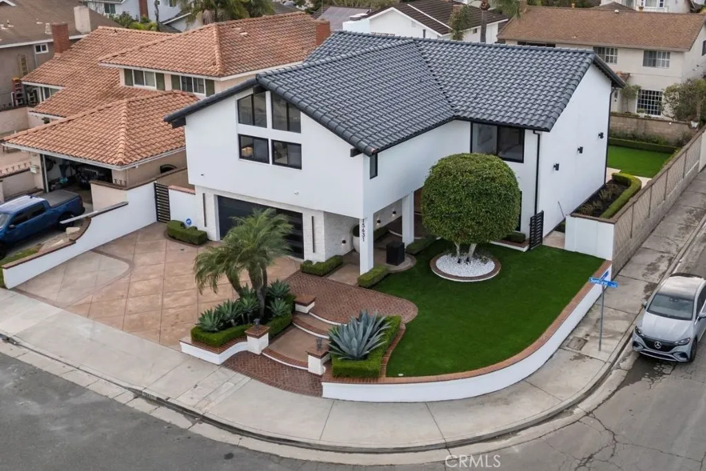 15631 Sunburst Lane, Huntington Beach, California 92647 home-pic-2